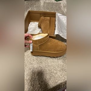 NEW CUSHIONAIRE Women's Hippy Genuine Suede pull on platform boot +Memory Foam